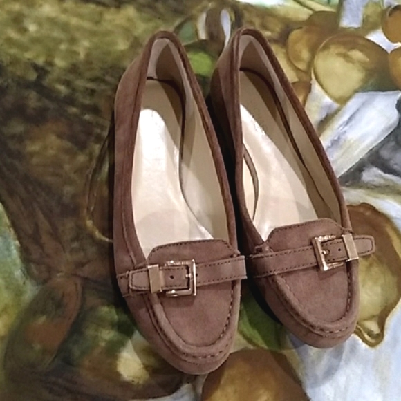 MICHAEL MICHAEL KORS Classic Buckle Suede Signature Flats Size 6.5-RARE - Picture 2 of 8